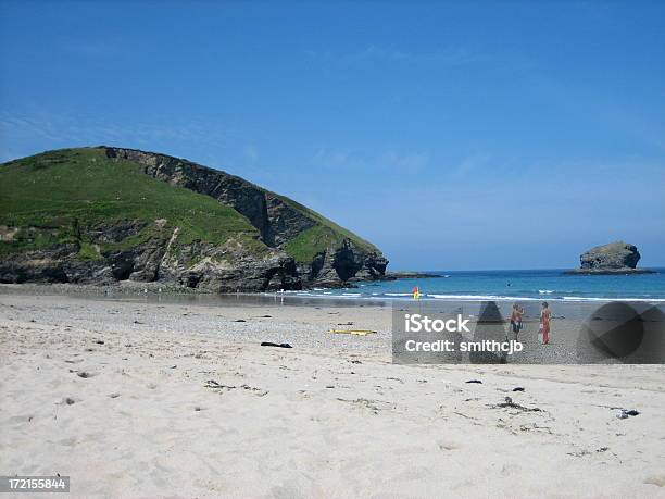 Gallina Cornish Beach Foto de stock y más banco de imágenes de Perranporth - Perranporth, Inglaterra, Acantilado