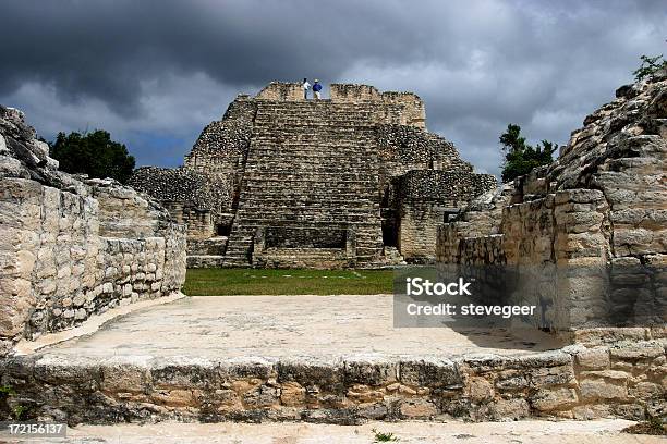 Tempio Di Maya Caracol Belize - Fotografie stock e altre immagini di Altare - Altare, Ambientazione esterna, America Centrale