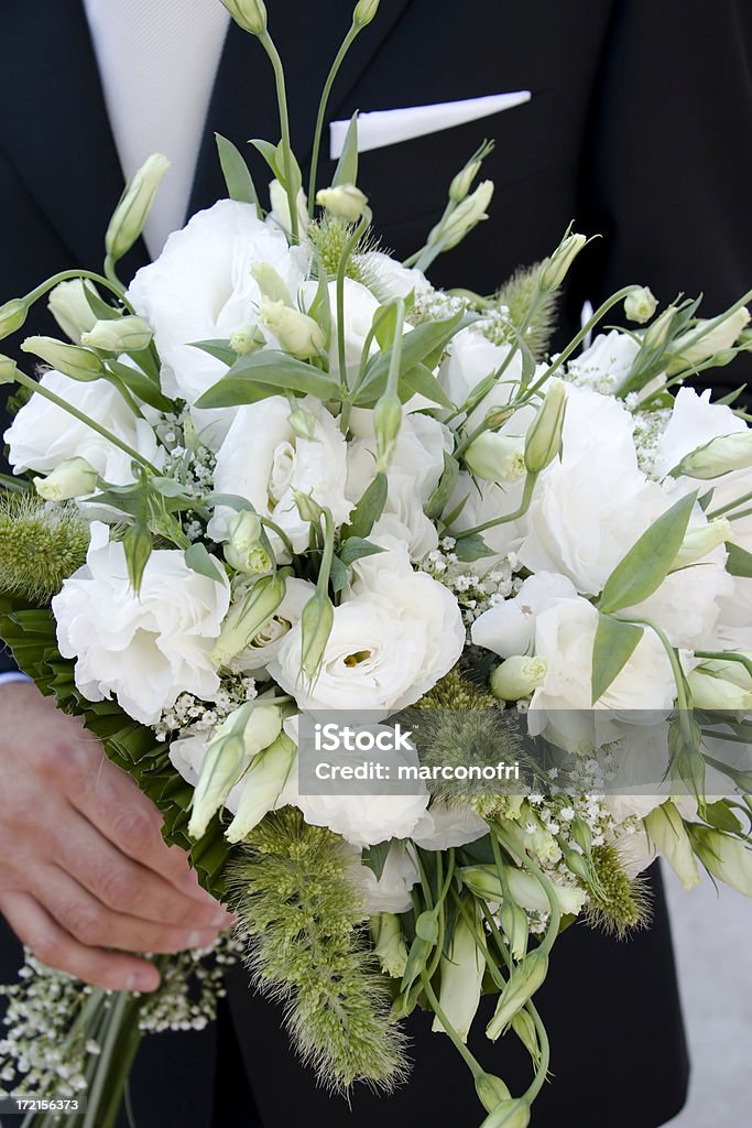 Novio con ramo - Foto de stock de Adulto libre de derechos