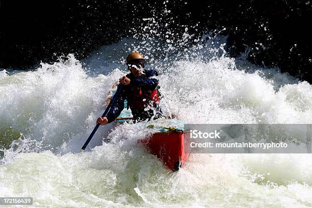 Foto de Red Canoa e mais fotos de stock de Canoa - Canoa, Corredeira - Rio, Canoagem