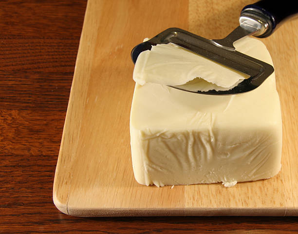 Cortar o queijo - fotografia de stock