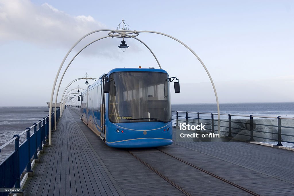 Costa britannica molo con light railway - Foto stock royalty-free di Inghilterra