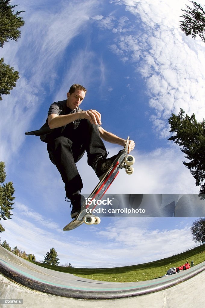 Skateboarder-노즈 붙잡음 에어제스처 - 로열티 프리 스케이트보드 타기 스톡 사진