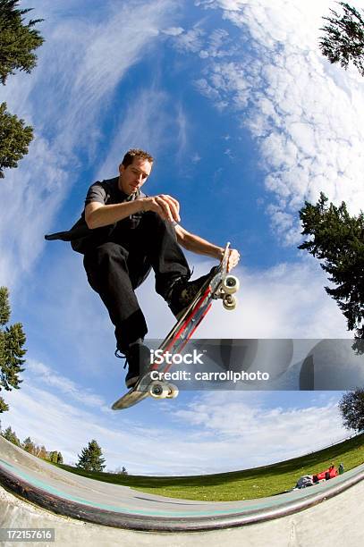 Skateboarder노즈 붙잡음 에어제스처 스케이트보드 타기에 대한 스톡 사진 및 기타 이미지 - 스케이트보드 타기, 점프, 공중