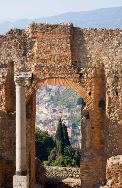 griechisch-römisches amphitheater - greco roman fotos stock-fotos und bilder