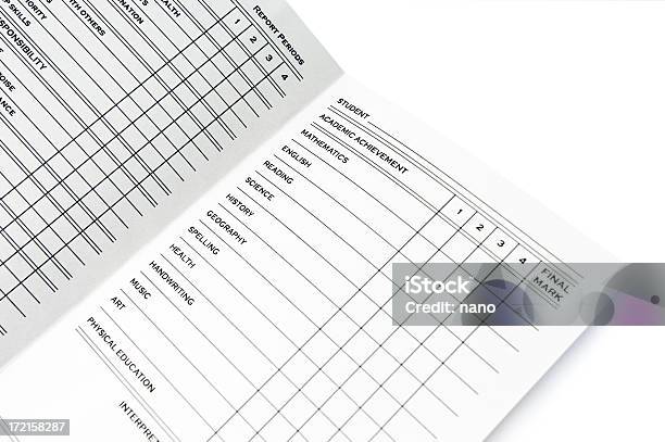 Libreta De Propagación Los Grados Lado Foto de stock y más banco de imágenes de Informe escolar - Informe escolar, Asignatura, Comparación