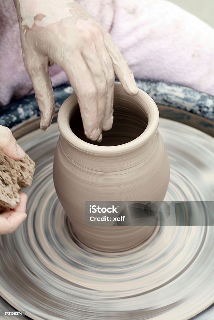 Potter's mãos - Foto de stock de Arremessar royalty-free