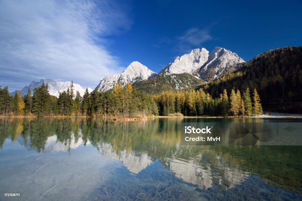 Lago de montanha no outono - Royalty-free Estado do Tirol Foto de stock