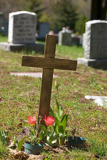 istock Wooden Cross Grave 172158862