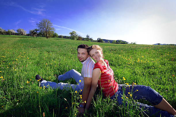istock couple in love leaning 172159175