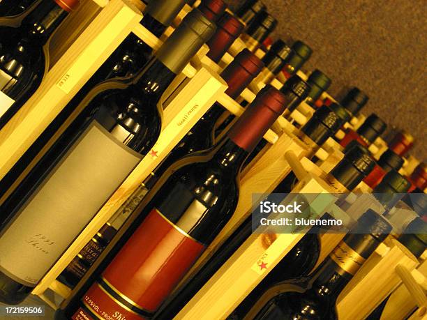 Rack Foto de stock y más banco de imágenes de Alimento - Alimento, Botella, Botella de vino