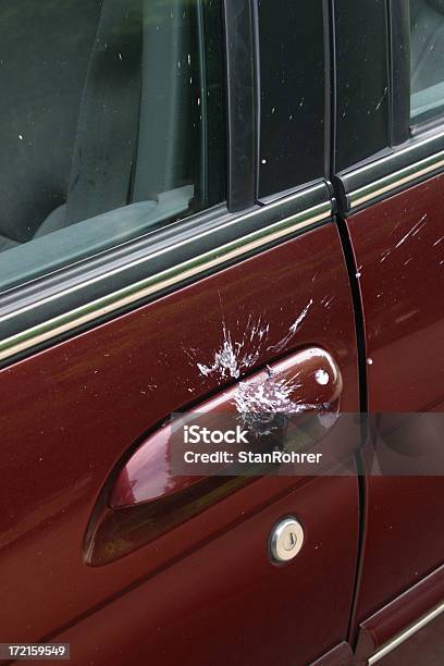 Direct Éxito Foto de stock y más banco de imágenes de Coche - Coche, Golpear, Pájaro