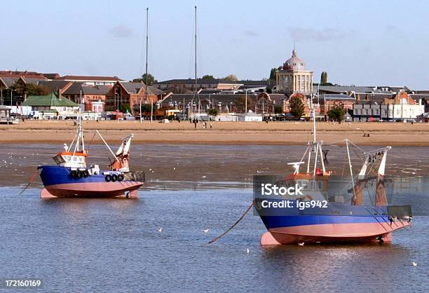 Łodzi Rybackich W Odpływ - zdjęcia stockowe i więcej obrazów Southend-on-Sea - Southend-on-Sea, Anglia, Drewno - Tworzywo