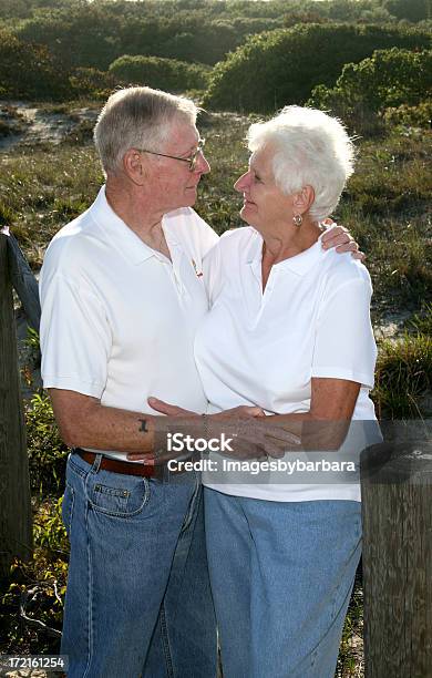 Foto de Sênior Amor e mais fotos de stock de 65-69 anos - 65-69 anos, 70 anos, Abraçar