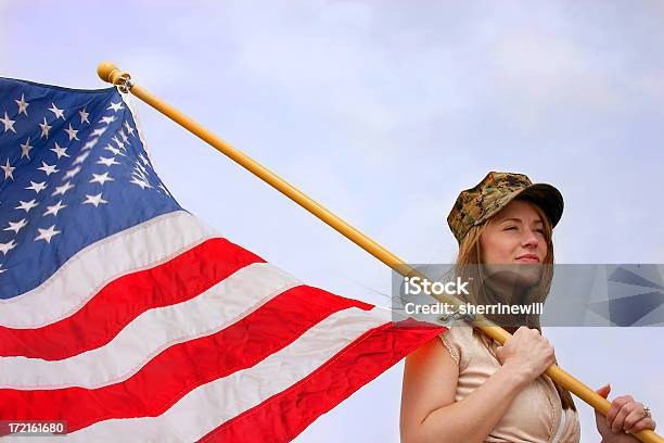 Giovane Donna Con Bandiera Americana - Fotografie stock e altre immagini di Adulto - Adulto, Amore, Bandiera