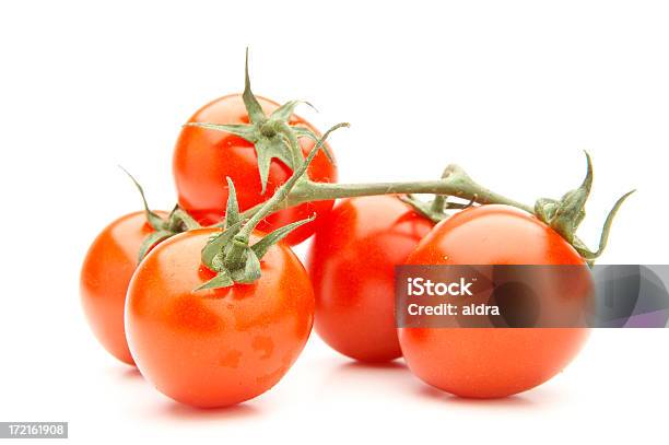 Tomate Cereja - Fotografias de stock e mais imagens de Alimentação Saudável - Alimentação Saudável, Branco, Caule de planta