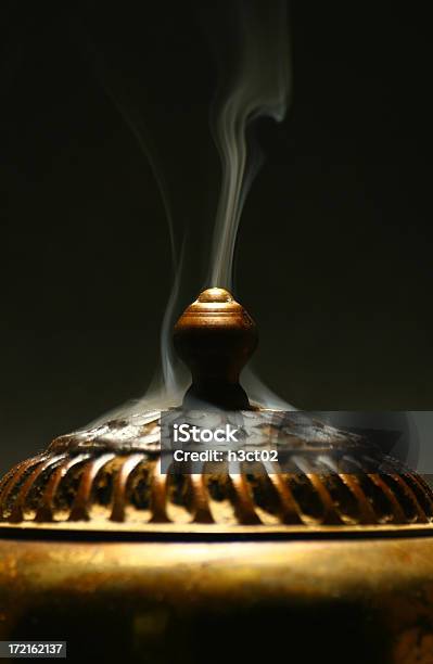 Rauchen Weihrauchfass Stockfoto und mehr Bilder von Altar - Altar, Beten, Brennen