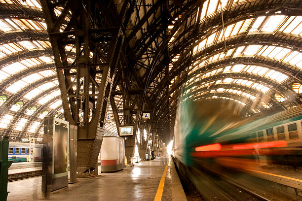 transporte ferroviário - travel passenger milan italy italy imagens e fotografias de stock