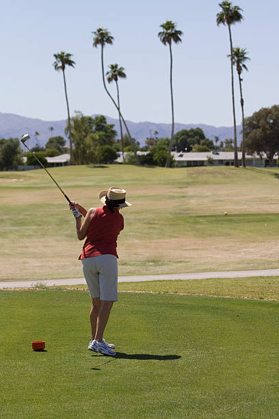 t-shirt photo - golf women golf swing arizona photos et images de collection