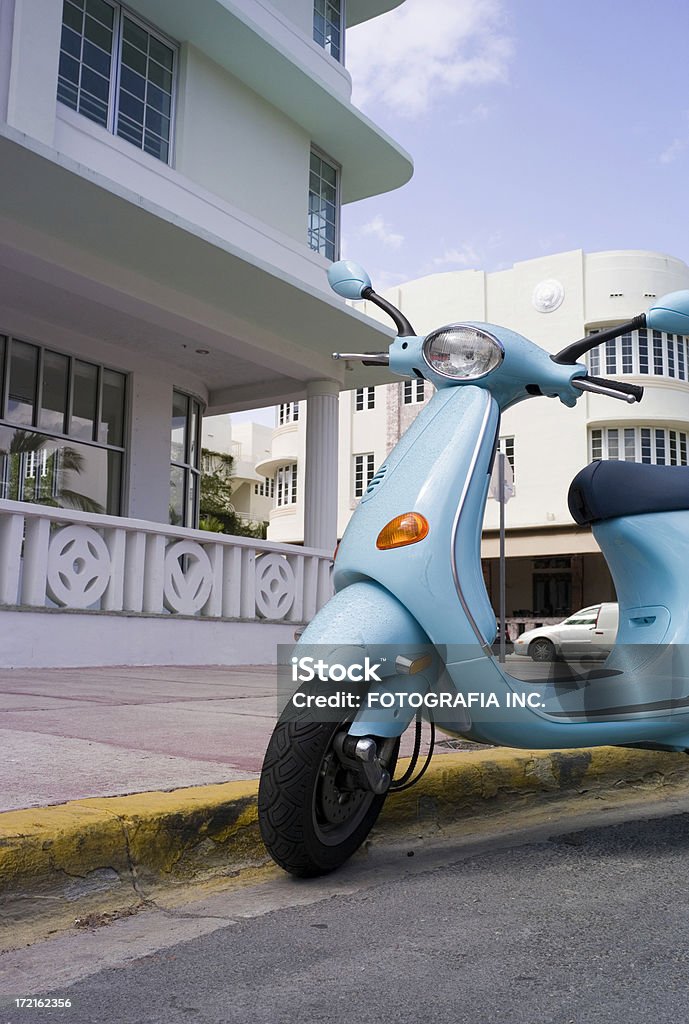 Scooter sur Ocean Drive - Photo de Architecture libre de droits