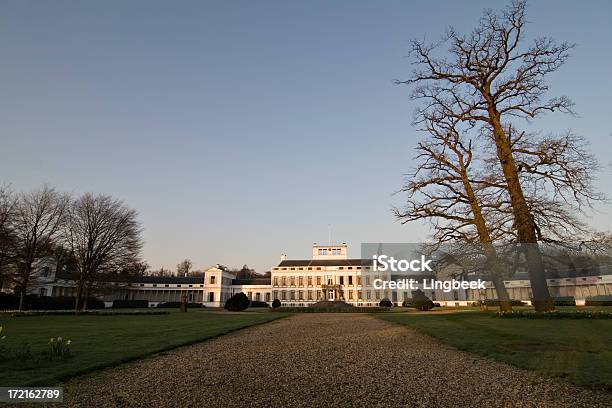 Foto de Palácio Real Paleis Soestijk e mais fotos de stock de Branco - Branco, Cascalho, Jardim particular