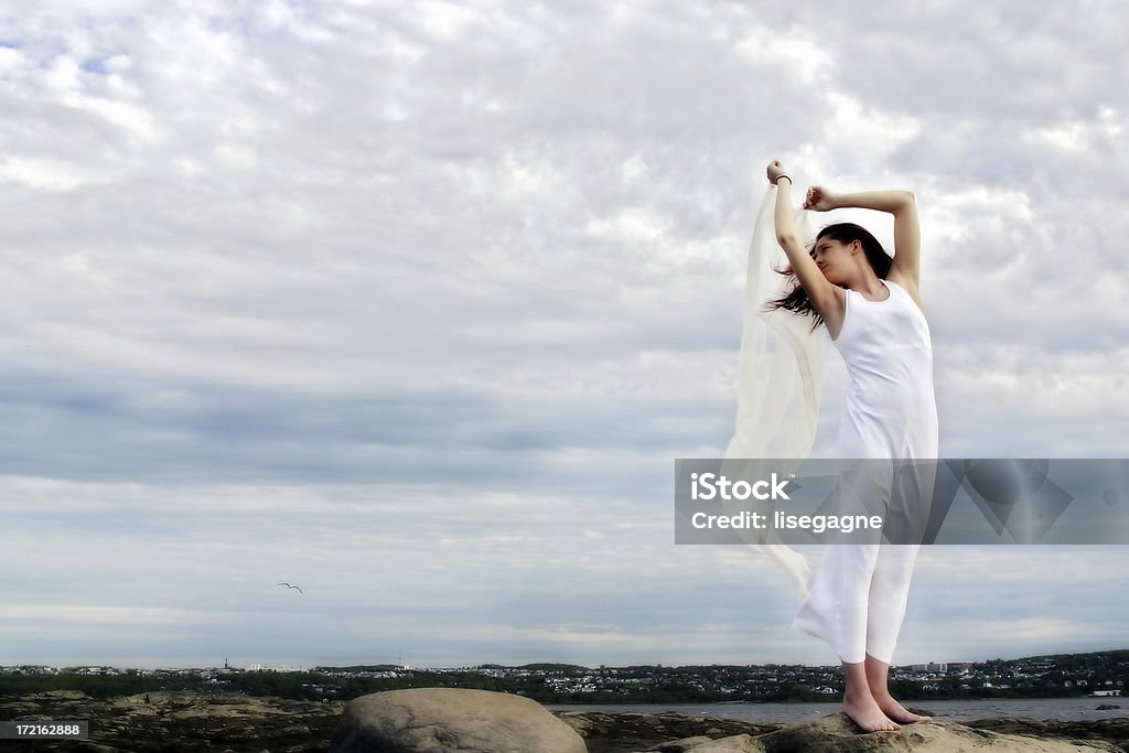 Femme en blanc - Photo de Adulte libre de droits