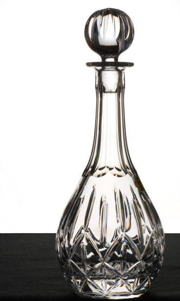 decanter с кристаллами - barware стоковые фото и изображения