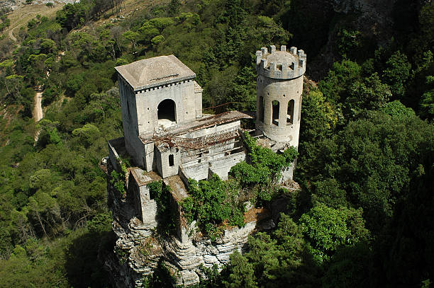 kleine castle - erice stock-fotos und bilder