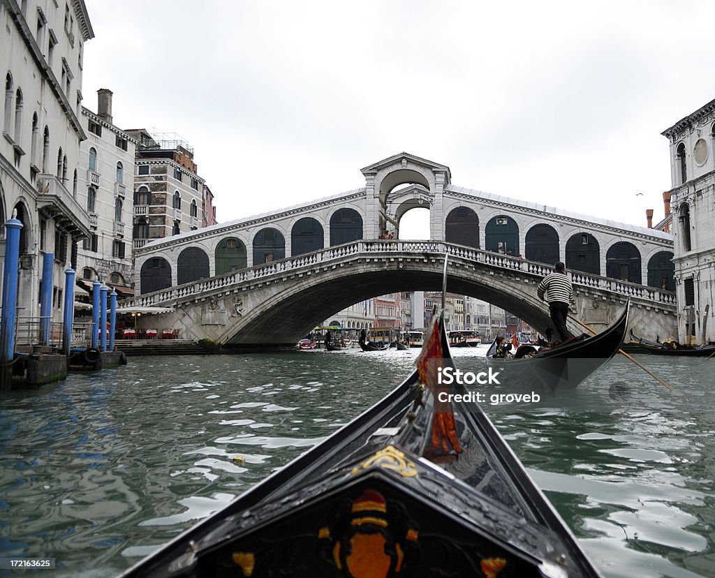 Puente de Rialto perspectiva de teleférico - Foto de stock de Puente de Rialto libre de derechos