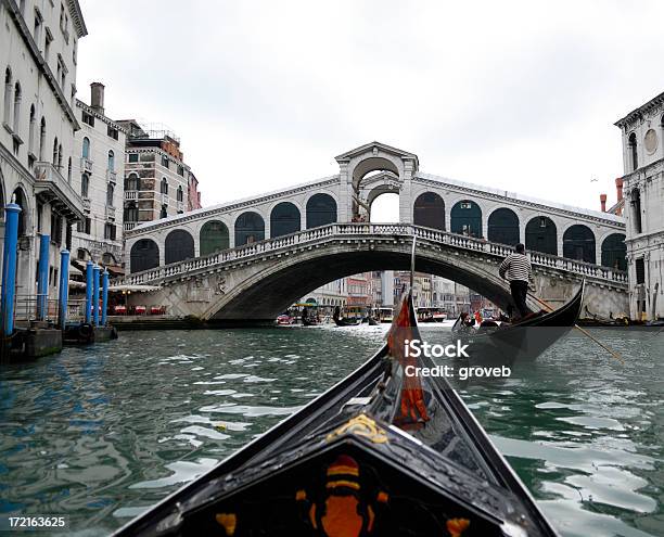 Photo libre de droit de Pont Du Rialto Vue Depuis Le Téléphérique banque d'images et plus d'images libres de droit de Pont du Rialto - Pont du Rialto, Gondole, Plan subjectif