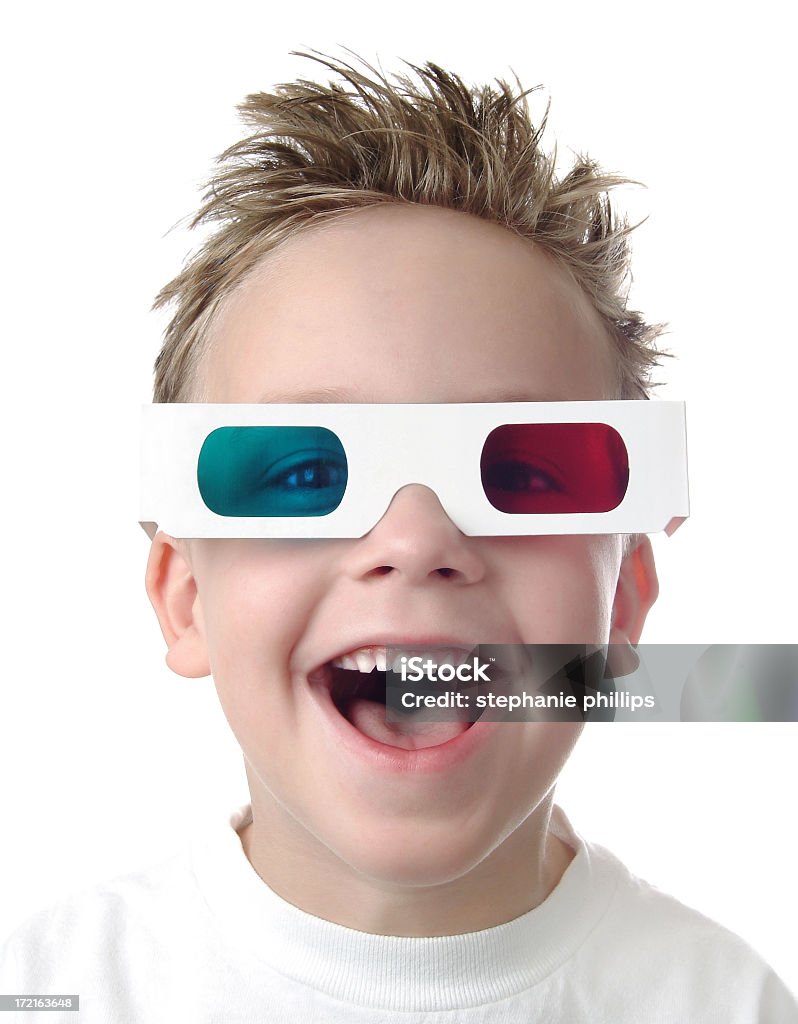 Eccitato giovane ragazzo con gli occhiali 3D su sfondo bianco - Foto stock royalty-free di Occhiali da 3D