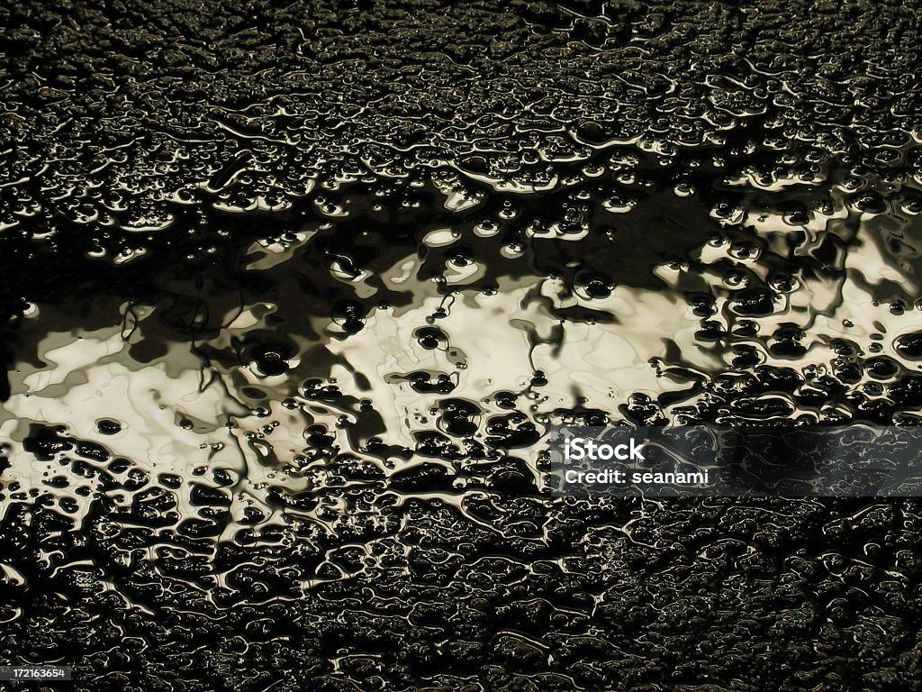 Wet asfalto à noite - Foto de stock de Chuva royalty-free