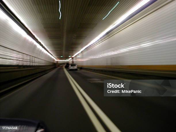 Jazda Przez Holland Tunnel 02 - zdjęcia stockowe i więcej obrazów Tunel Holland - Tunel Holland, Ciężarówka, Droga