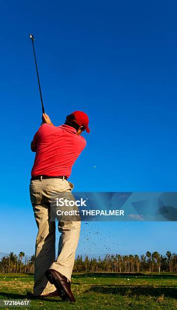 Golfista Practicar Foto de stock y más banco de imágenes de Actividad - Actividad, Aire libre, Cadena de montañas