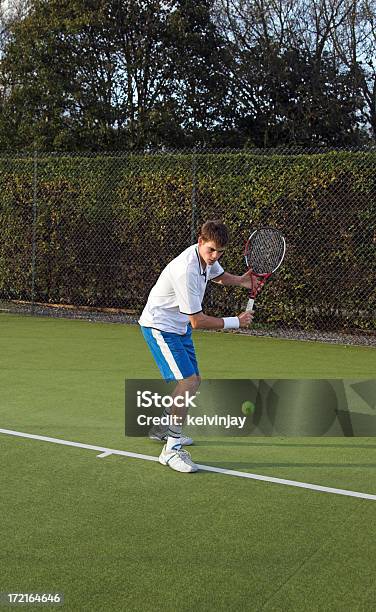 Partita Di Tennis Allaperto - Fotografie stock e altre immagini di Adolescente - Adolescente, Adulto, Allenamento