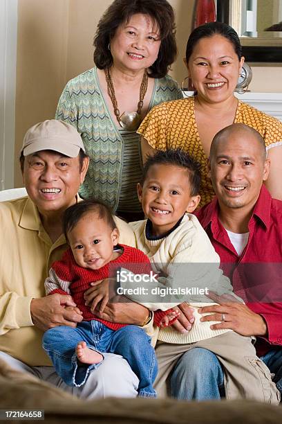 Foto de Para Família e mais fotos de stock de Família de várias gerações - Família de várias gerações, Grupo Multiétnico, Adulto