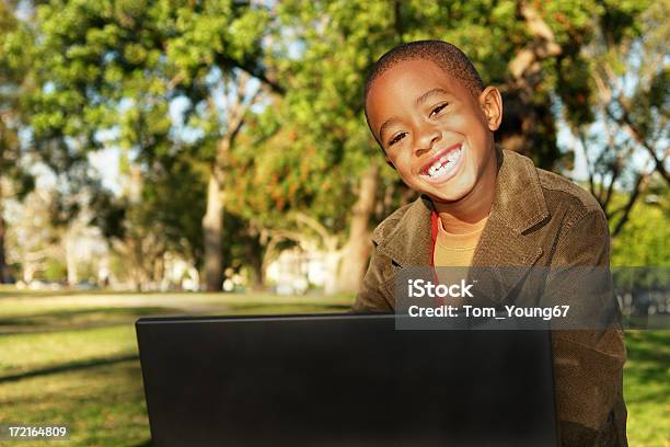 Niño Prodigio Foto de stock y más banco de imágenes de Africano-americano - Africano-americano, Afrodescendiente, Aire libre