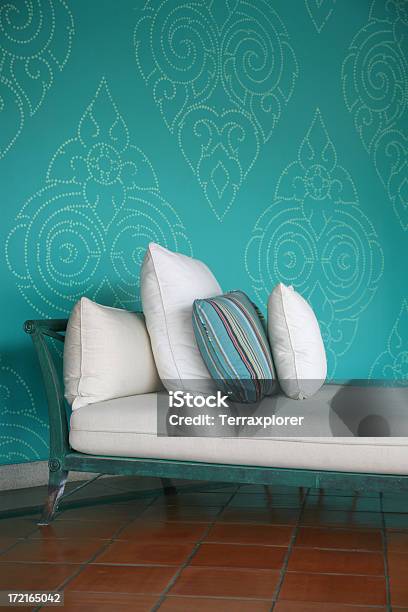 クッション付きの椅子 - 室内装飾のストックフォトや画像を多数ご用意 - 室内装飾, 枕, カラー画像
