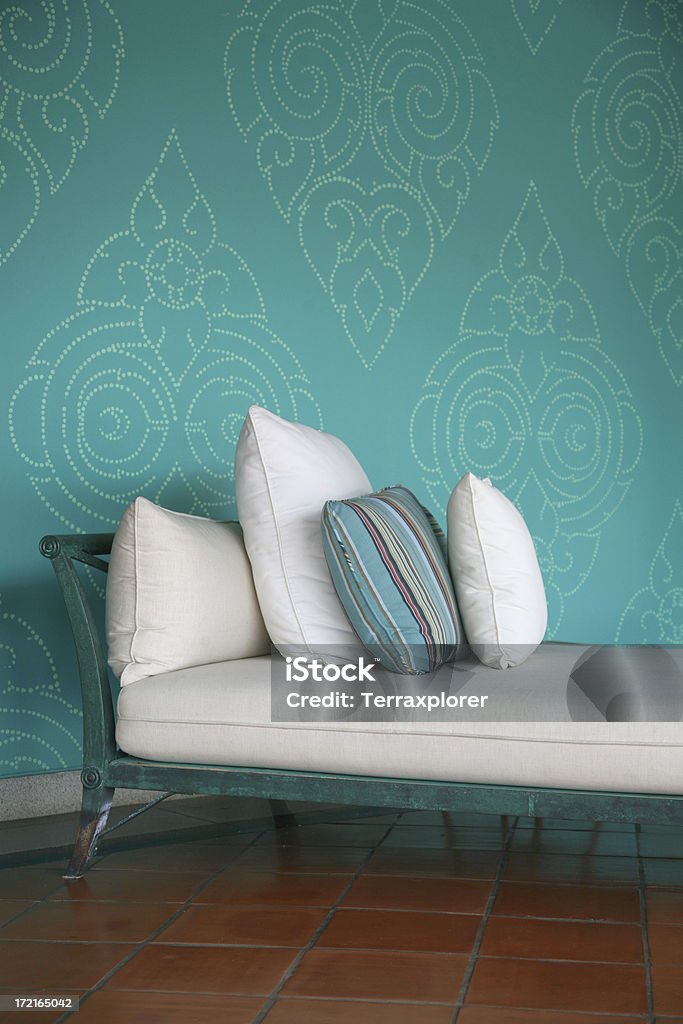 Chaise com almofadas - Royalty-free Almofada - Roupa de Cama Foto de stock