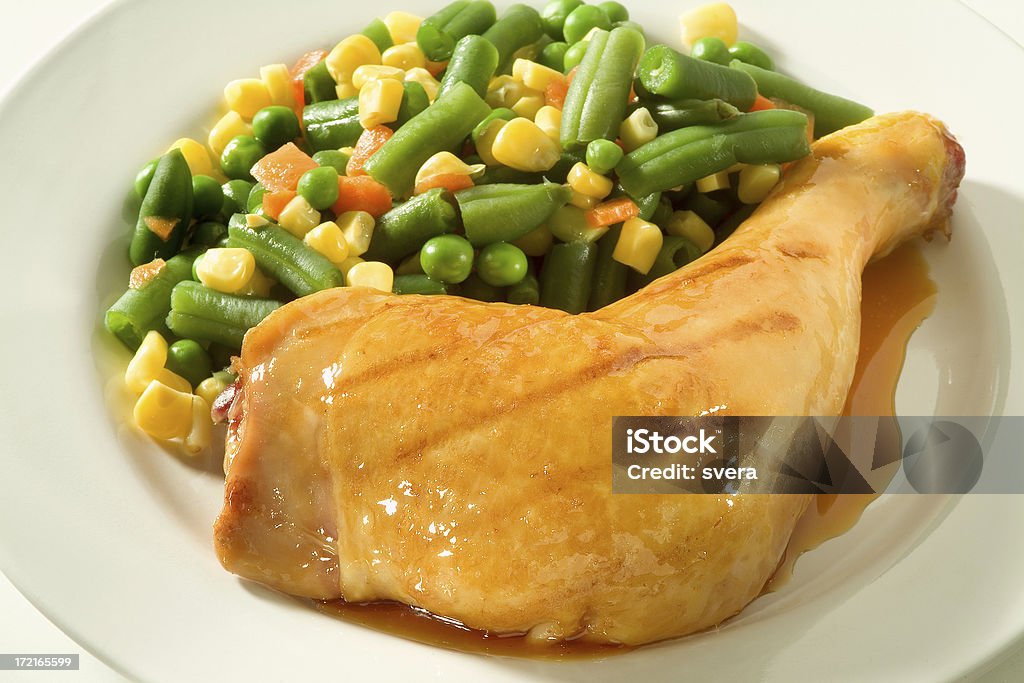 Coxa de frango grelhado com legumes - Foto de stock de Animal royalty-free