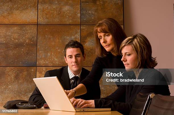 Businessteam Stockfoto und mehr Bilder von Arbeiten - Arbeiten, Arbeitskollege, Arbeitsstätten