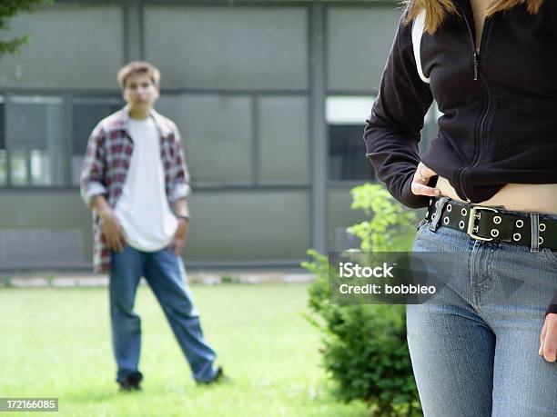 Teen Problemi - Fotografie stock e altre immagini di Cortile scolastico - Cortile scolastico, Studente di scuola secondaria - Allievo, Ragazze adolescenti