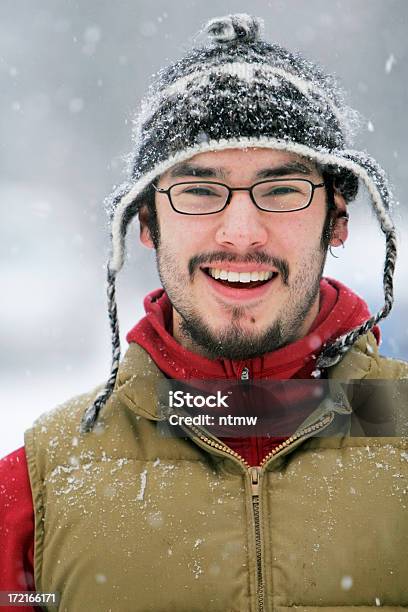 Hombre De Invierno Foto de stock y más banco de imágenes de Hombres - Hombres, Cultura de Alaska, 18-19 años