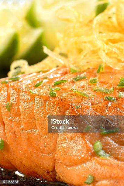 Trancio Di Salmone Cotto Nel Burro - Fotografie stock e altre immagini di Alimentazione sana - Alimentazione sana, Arancione, Barbecue - Cibo