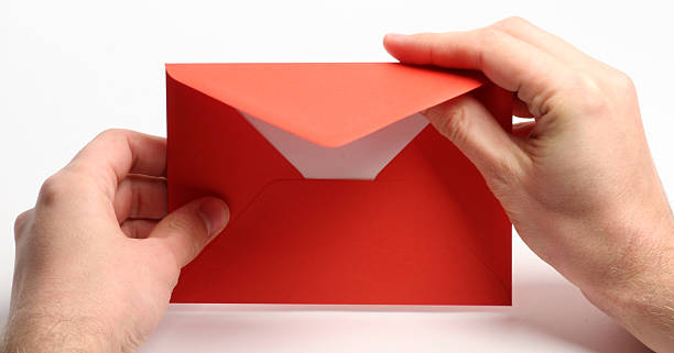 otwieranie list miłosny - opening mail envelope greeting card zdjęcia i obrazy z banku zdjęć