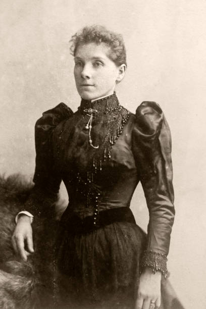lady - history women victorian style one person photos et images de collection