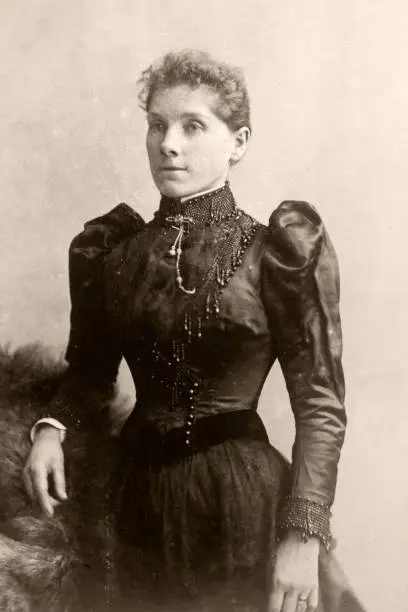 Vintage photograph of a lady from the victorian era.