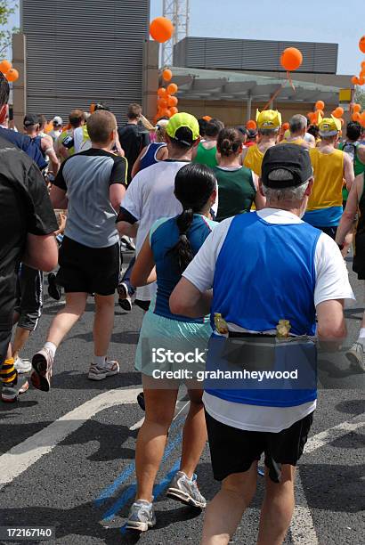 Marathon Laufen Stockfoto und mehr Bilder von London Marathon - London Marathon, Rennen - Körperliche Aktivität, Canary Wharf