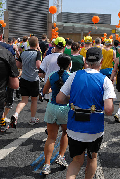 marathon course - marathon running london england competition photos et images de collection