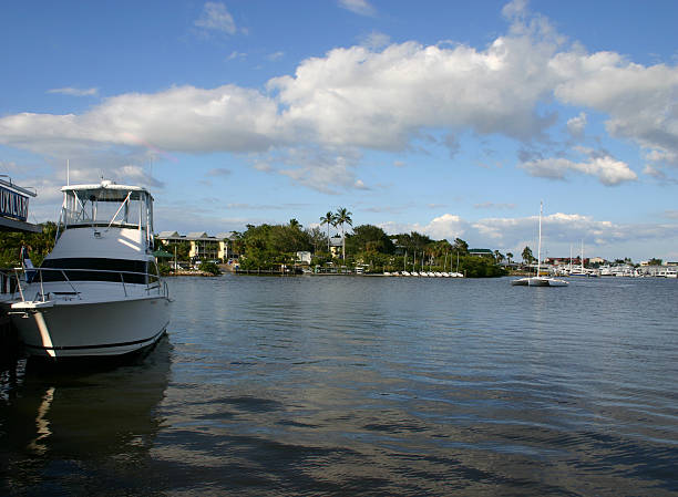 baia tropicale interno - bayliner foto e immagini stock